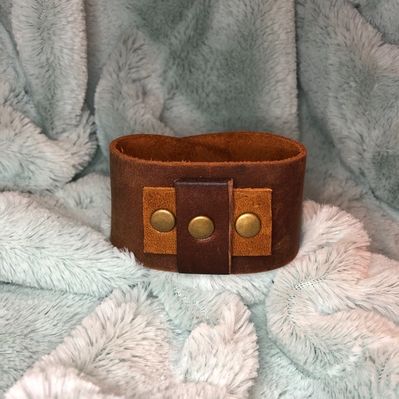 Bracelet - Handmade from genuine leather belt - Picture 3 of 4